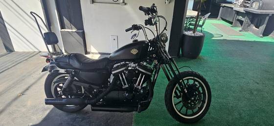 HARLEY-DAVIDSON SPORTSTER XL 883 